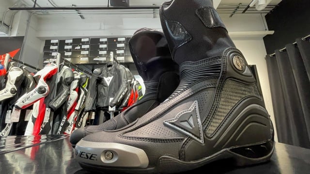 公式】 Dainese レーシングブーツ AXIAL D1 AIR BOOTS 628 サイズ